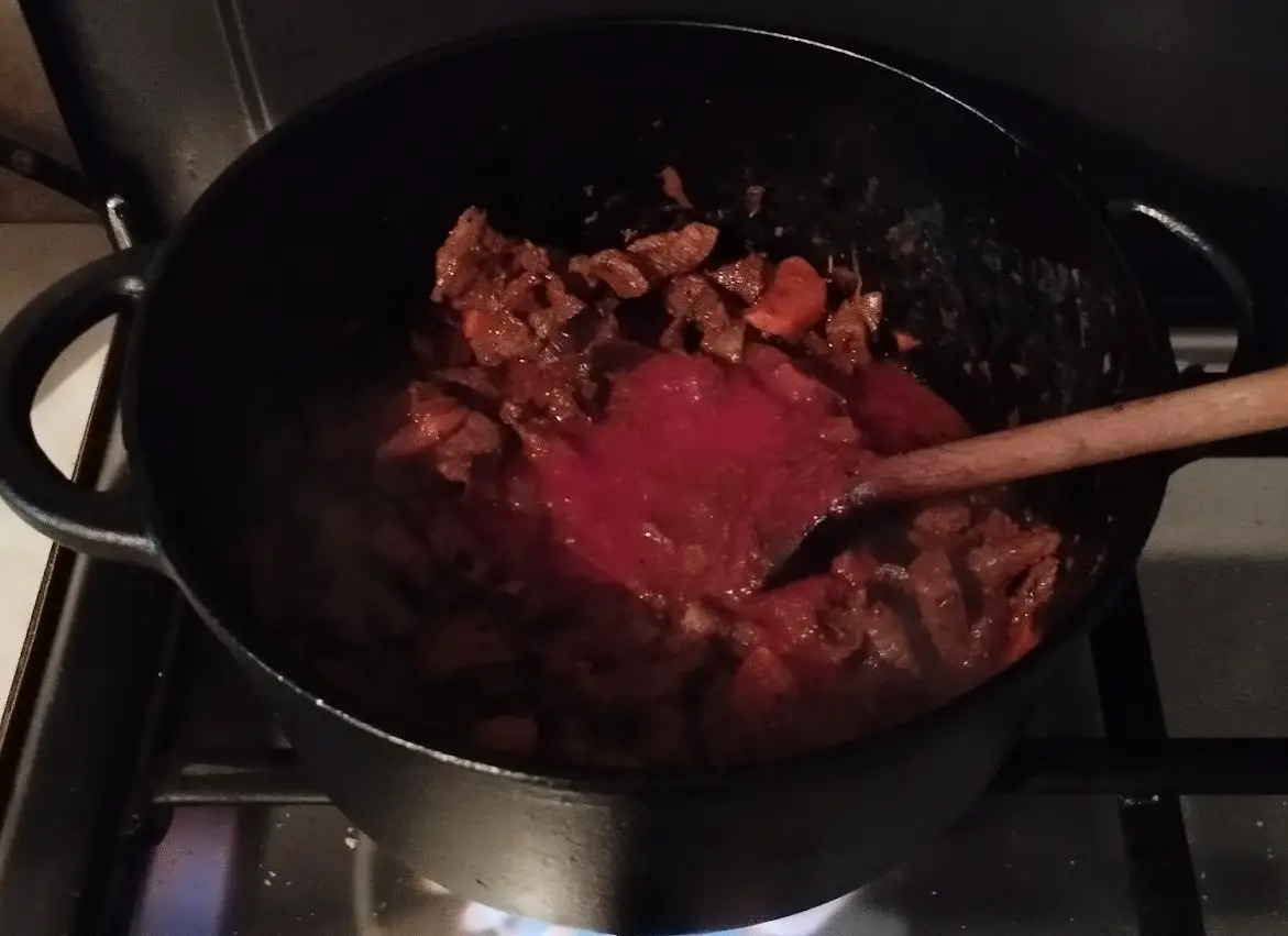 sauce on meat